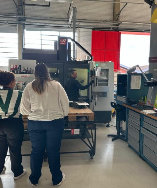 Indústrias precisam repensar marca empregadora para sobreviver à escassez de talentos, aponta especialista