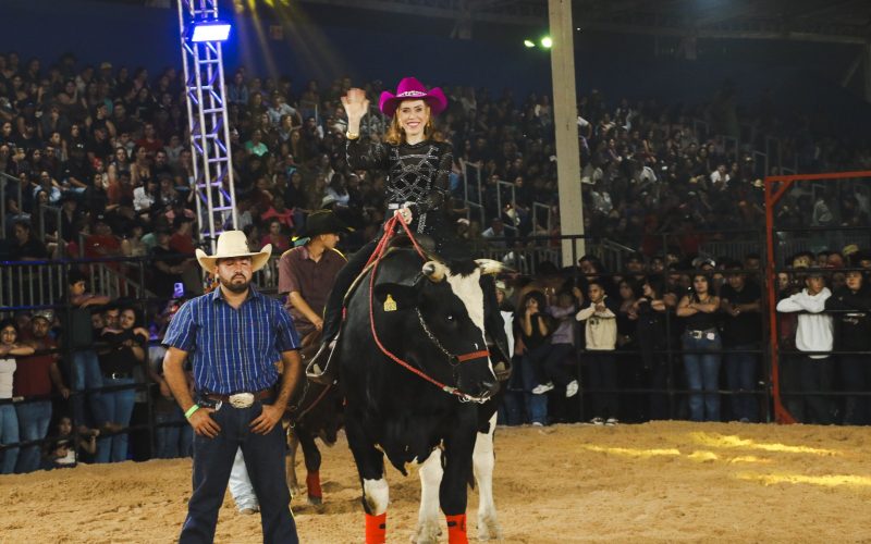 Confira fotos exclusivas da estreia da Festa do Peão de Castro