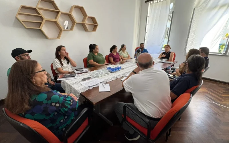 Prefeitura e Associação de Pais de crianças com necessidades especiais debatem parceria para equoterapia.