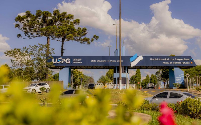 Comissão apresenta candidatos e números de chapas para eleição da Reitoria da UEPG.