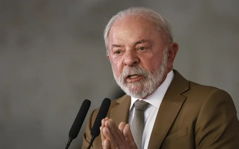 Lula elimina impostos e reduz preço do diesel para controlar aumento do petróleo