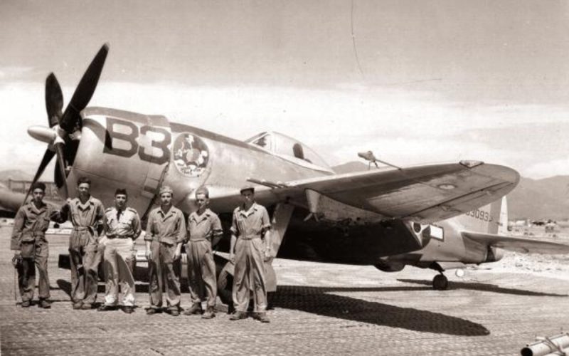 Castrense: Herói dos Céus na Segunda Guerra Mundial como Piloto de Caça