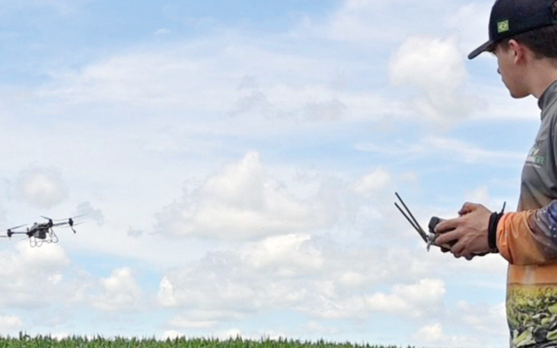 Produtores inovadores apostam em drones para pulverização agrícola