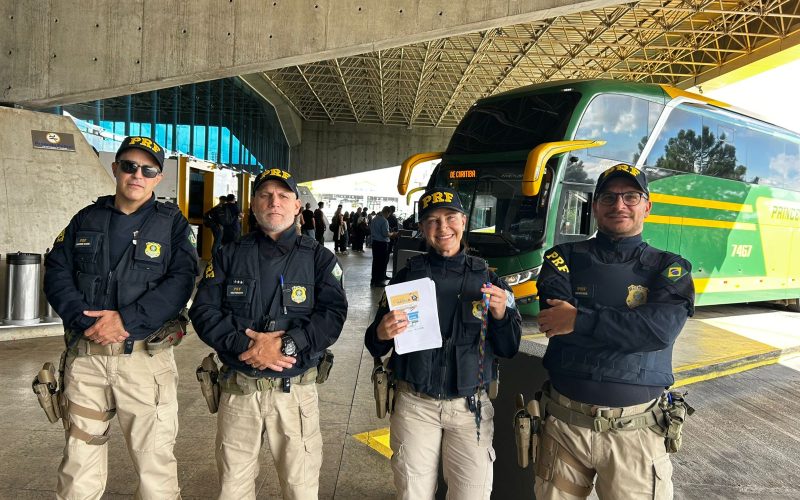 Polícia Rodoviária Federal promove atividade educativa em Ponta Grossa (PR) durante o Dia Mundial de Conscientização sobre o Autismo