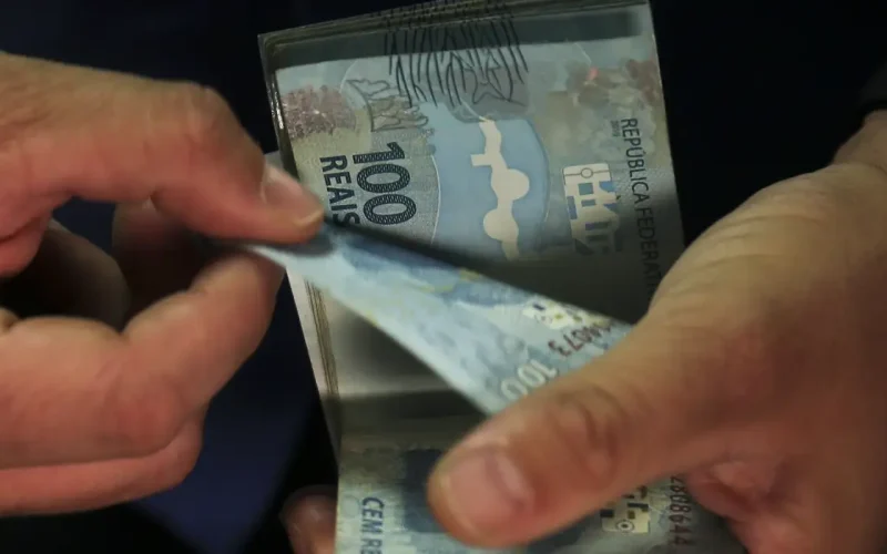Aposentados e pensionistas do INSS já podem verificar a antecipação do 13º salário