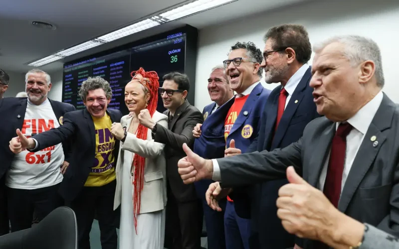 Comissão dá sinal verde para PEC que elimina a escala 6X1