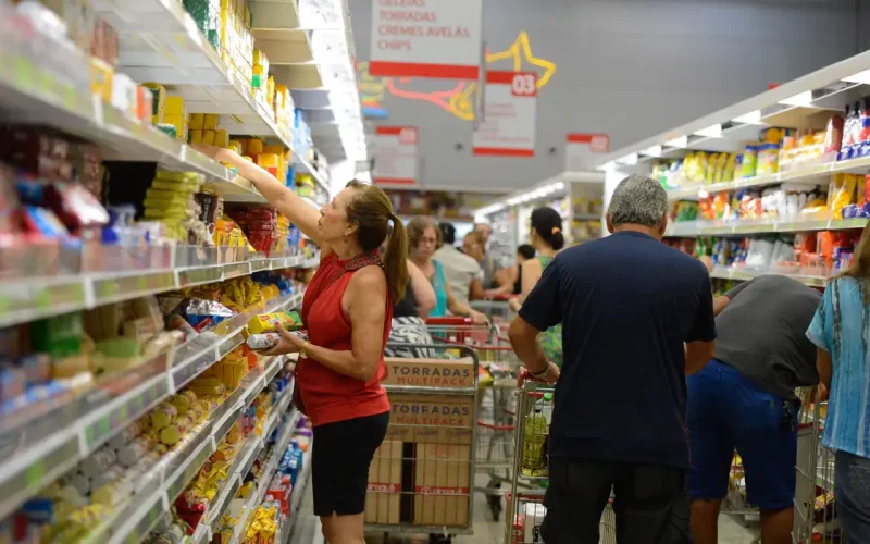Encerramento do modelo 6×1: especialistas apresentam opiniões distintas sobre efeitos na economia e nas taxas de inflação