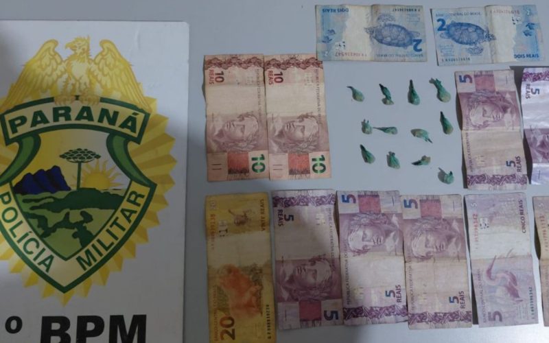 Jovem é detido com crack durante fiscalização em Carambeí