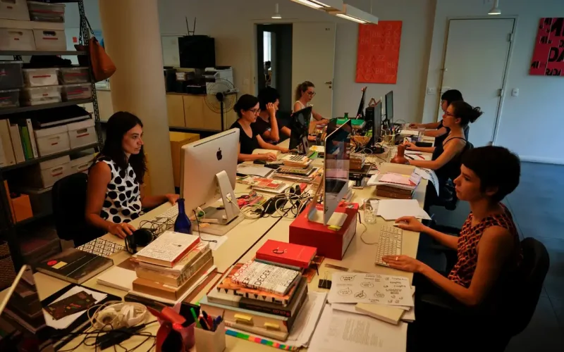 Crescimento de 11% no trabalho feminino contrasta com a manutenção da desigualdade salarial