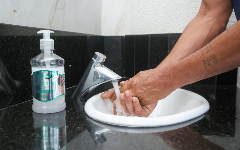 Saúde destaca a relevância da lavagem das mãos para o bem-estar geral