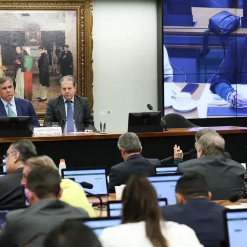 Câmara avança com PEC que estabelece 16 anos como nova idade para responsabilização penal
