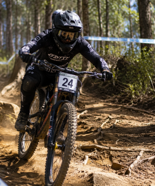 Ciclistas de downhill de Castro buscam patrocínio para competir no Campeonato Brasileiro no Rio de Janeiro