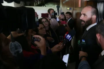 Eduardo Bolsonaro é declarado inelegível e recebe pena de quatro anos de prisão pelo STF