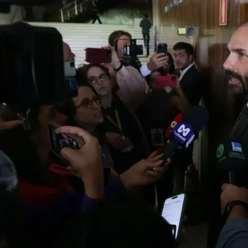 Eduardo Bolsonaro é declarado inelegível e recebe pena de quatro anos de prisão pelo STF