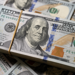 Dólar atinge R$ 5,11 enquanto mercado acionário se mantém firme em meio a incertezas globais