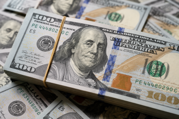 Dólar atinge R$ 5,11 enquanto mercado acionário se mantém firme em meio a incertezas globais