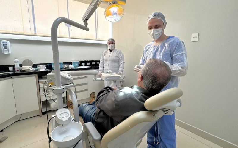 Castro realiza mutirão de próteses dentárias para atender aproximadamente 100 moradores da cidade e região rural