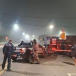 Colisão entre Fiat Strada e caminhão parado agita a Avenida das Flores em Carambeí