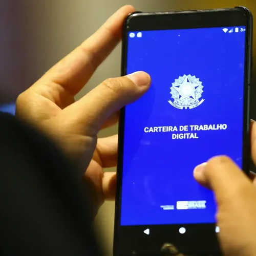 Taxa de desemprego atinge 5,4% no 2º trimestre, marcando o menor índice histórico para o período