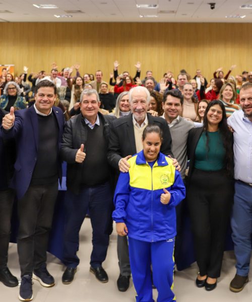 Piana reafirma dedicação do Estado à educação inclusiva em reunião com APAEs