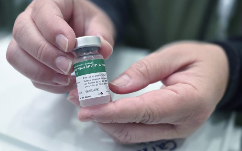 Vacinação ganha impulso na saúde, apesar da queda nos casos de síndrome respiratória aguda grave