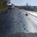 Acidente entre dois caminhões deixa uma pessoa morta e motorista ferido na BR-476