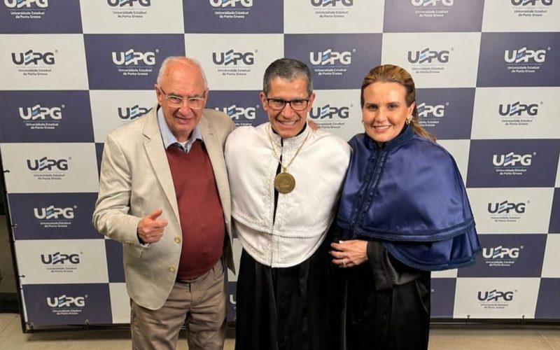 Ivo Mottin Demiate é empossado como reitor da UEPG, dando início a uma nova era na instituição.