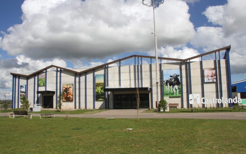 Castro reúne setor público, empresas e estudantes em evento sobre tecnologia e desenvolvimento regional