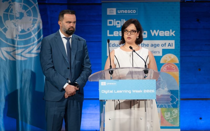Tecnologia criada pelo Estado do Paraná para ensino de Redação recebe prêmio da UNESCO em Paris
