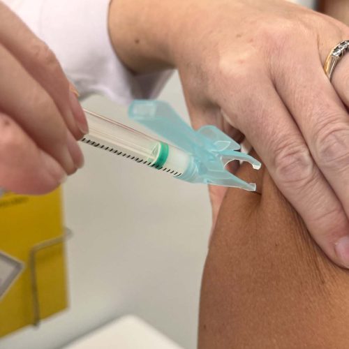 Paraná registra quase 772 mil doses aplicadas na Campanha de Multivacinação, aponta relatório preliminar