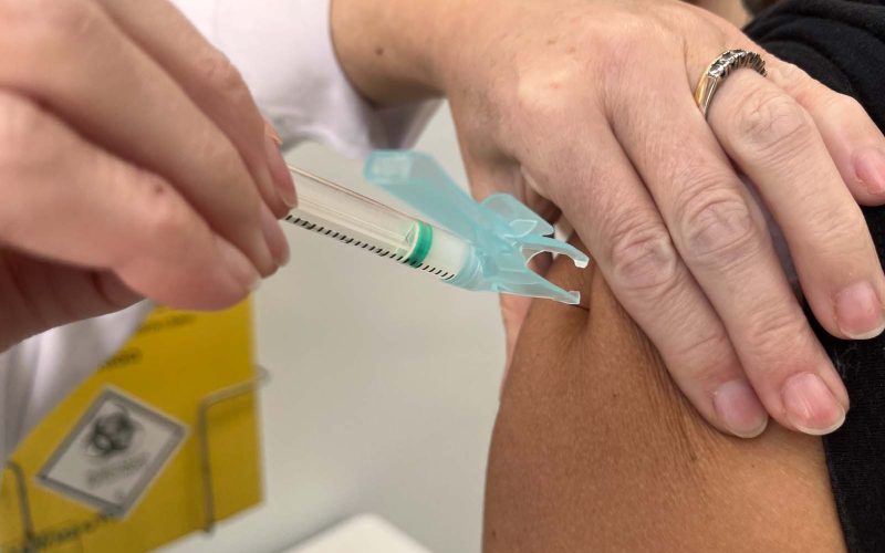 Paraná registra quase 772 mil doses aplicadas na Campanha de Multivacinação, aponta relatório preliminar
