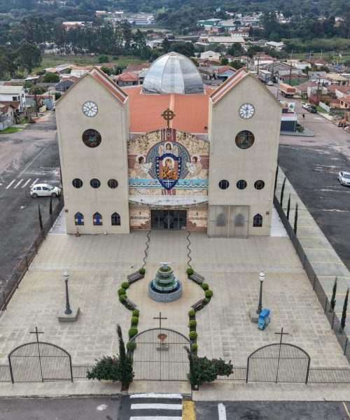 Matriz do Perpétuo Socorro em Castro reabre suas portas após um ano de reformas pós-tempestade