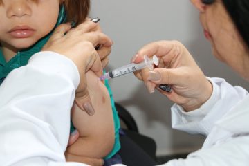 Castro promove dia de vacinação e inaugura nove centros para exames preventivos neste sábado