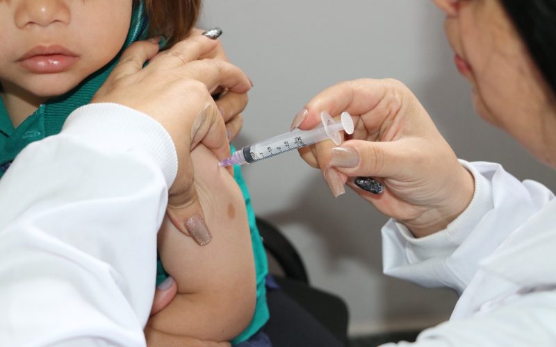 Castro promove dia de vacinação e inaugura nove centros para exames preventivos neste sábado