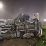 Colisão de três carretas bloqueia BR-376 e gera congestionamento de 26 km