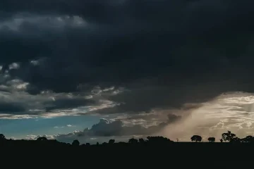 Tempestades à vista: Brasil em alerta durante o feriado